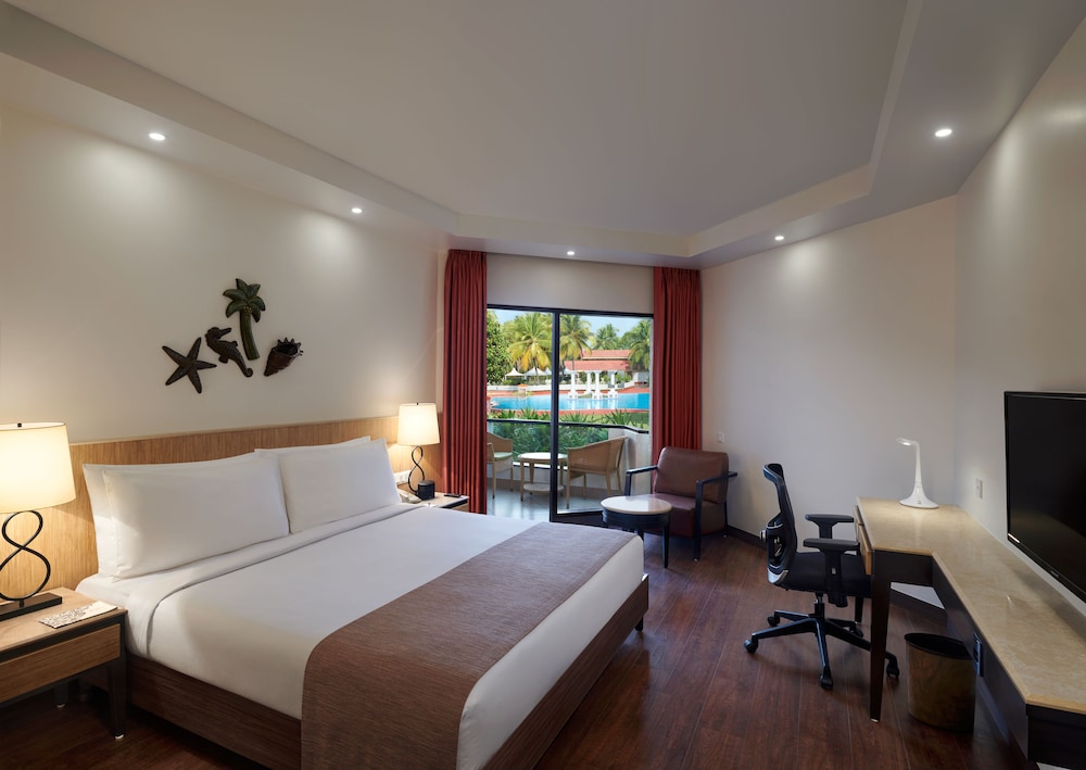 Holiday Inn Resort Goa by IHG — Hotel rooms in Cavelossim, Goa
