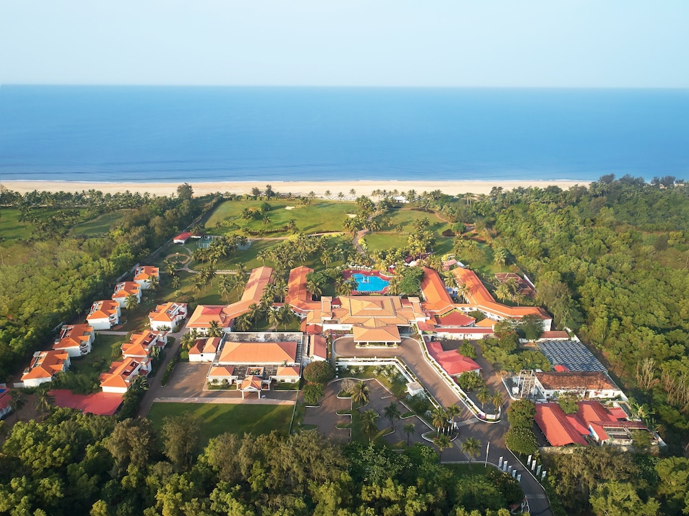 Holiday Inn Resort Goa by IHG — Hotel building in Cavelossim, Goa