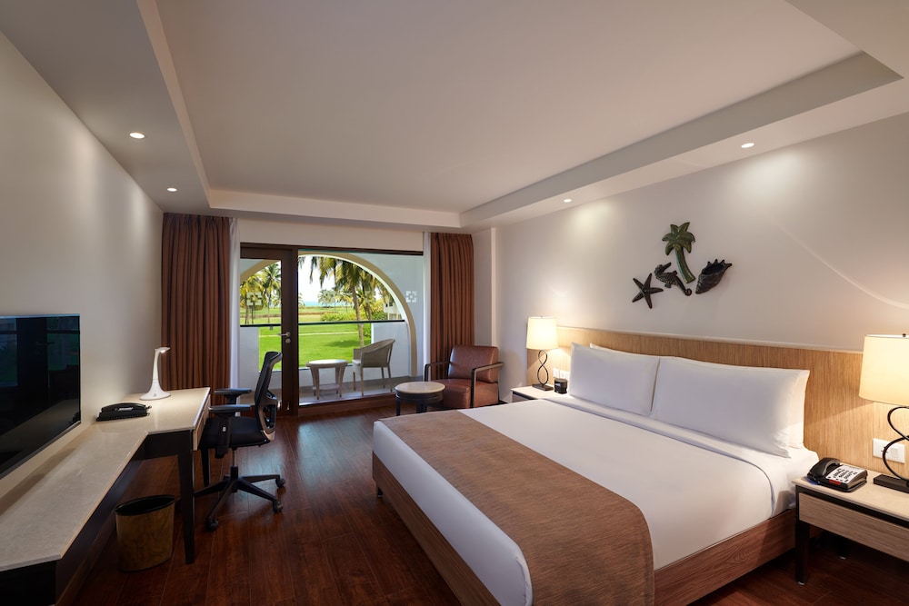 Holiday Inn Resort Goa by IHG — Hotel rooms in Cavelossim, Goa