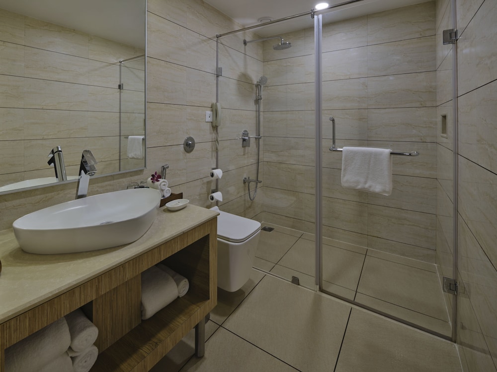 Holiday Inn Resort Goa by IHG — Hotel rooms in Cavelossim, Goa