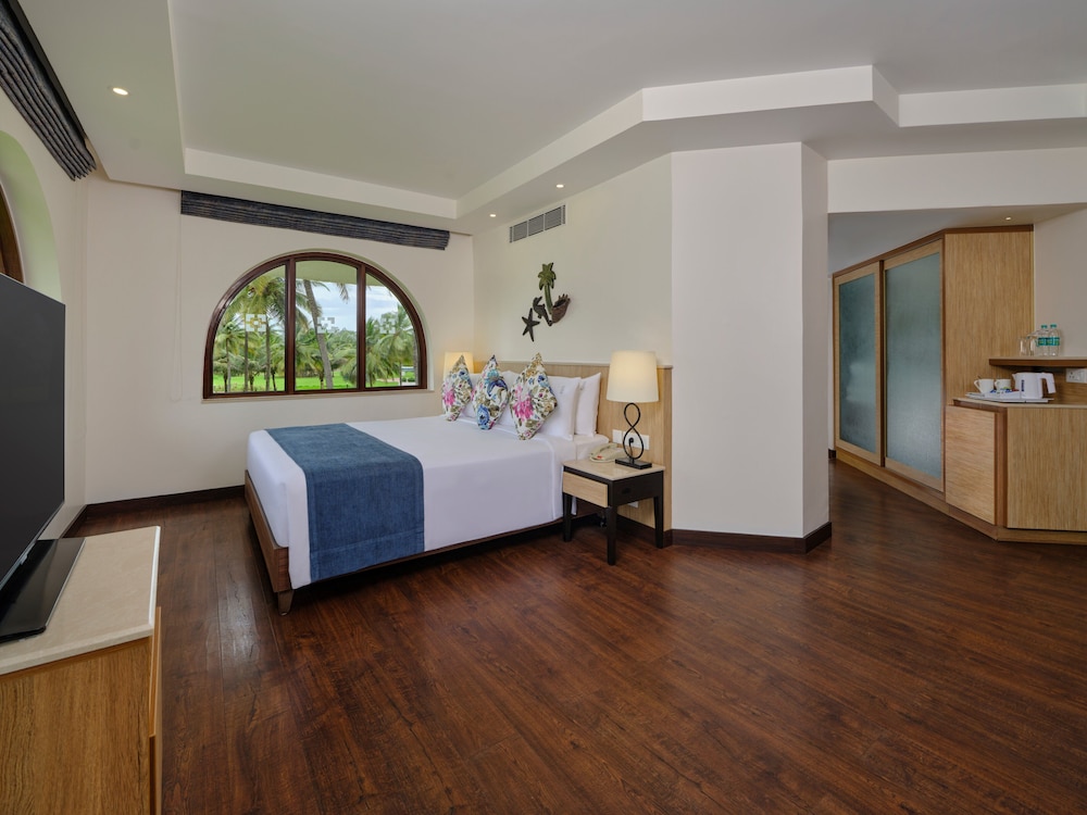 Holiday Inn Resort Goa by IHG — Hotel rooms in Cavelossim, Goa