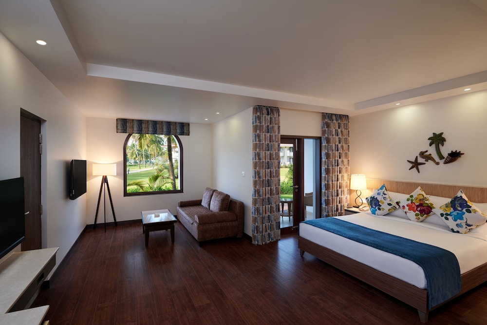 Holiday Inn Resort Goa by IHG — Hotel rooms in Cavelossim, Goa