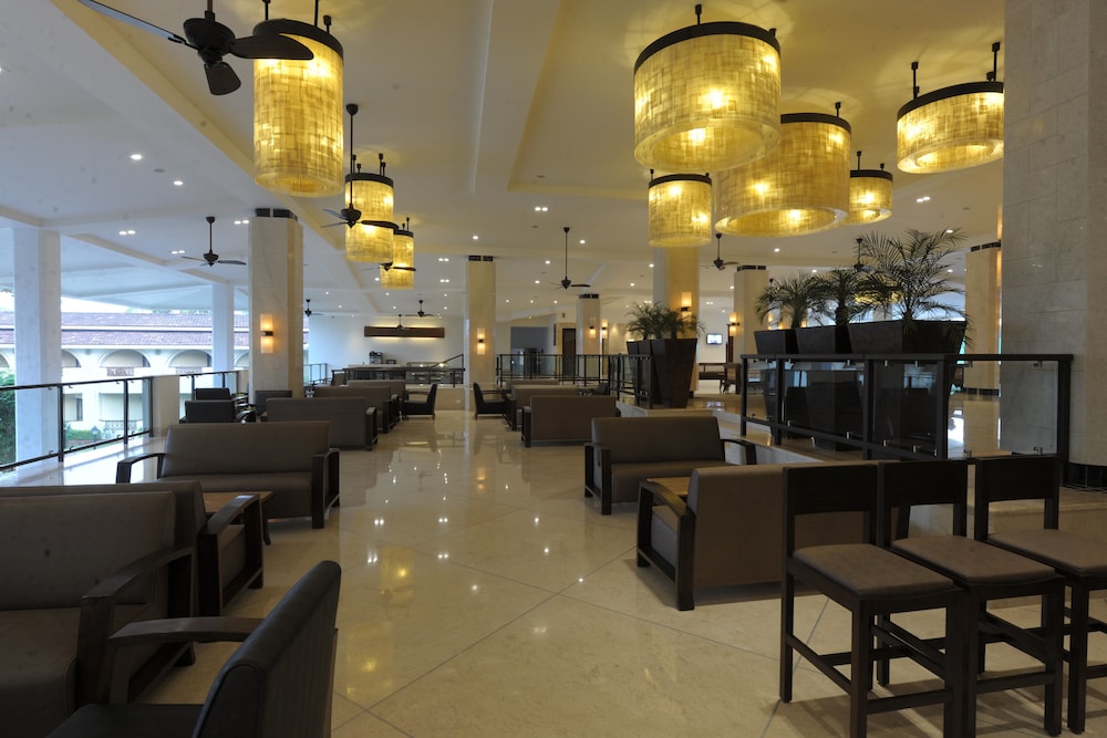 Holiday Inn Resort Goa by IHG — Restaurant & bars in Cavelossim, Goa