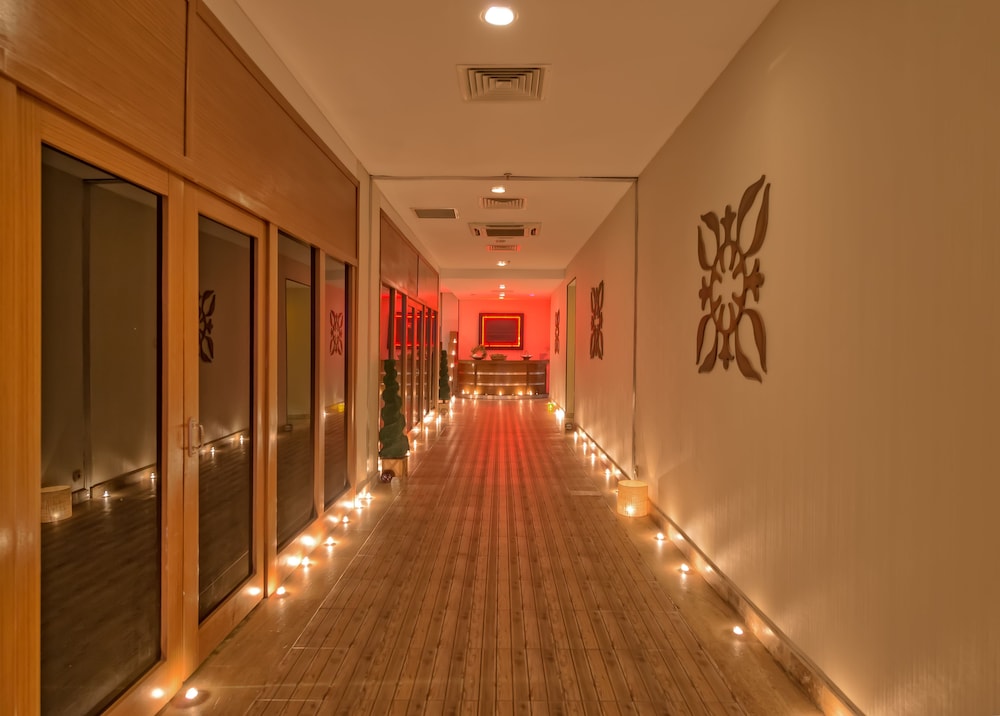 Royal Atlantis Spa & Resort — Hotel building in Side
