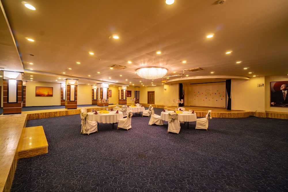 Royal Atlantis Spa & Resort — Hotel building in Side
