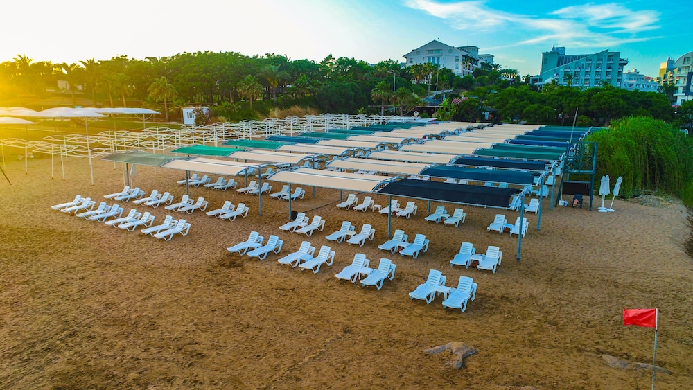 Royal Atlantis Spa & Resort — Beach in Side