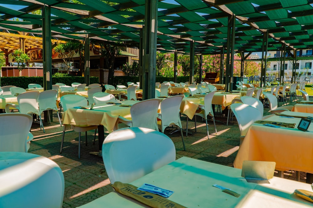 Royal Atlantis Spa & Resort — Restaurant & bars in Side