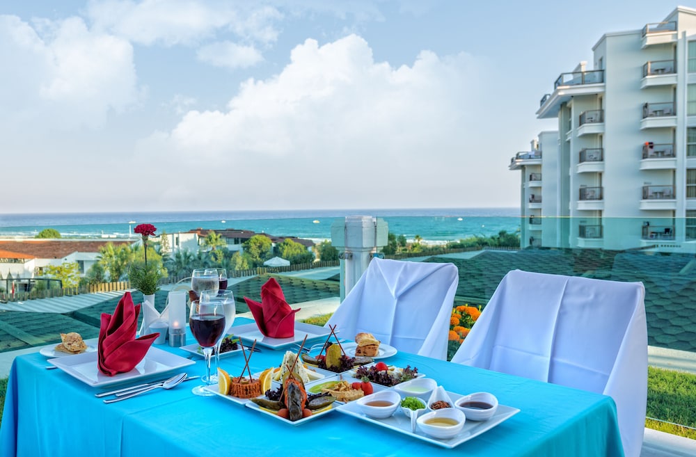 Royal Atlantis Spa & Resort — Restaurant & bars in Side