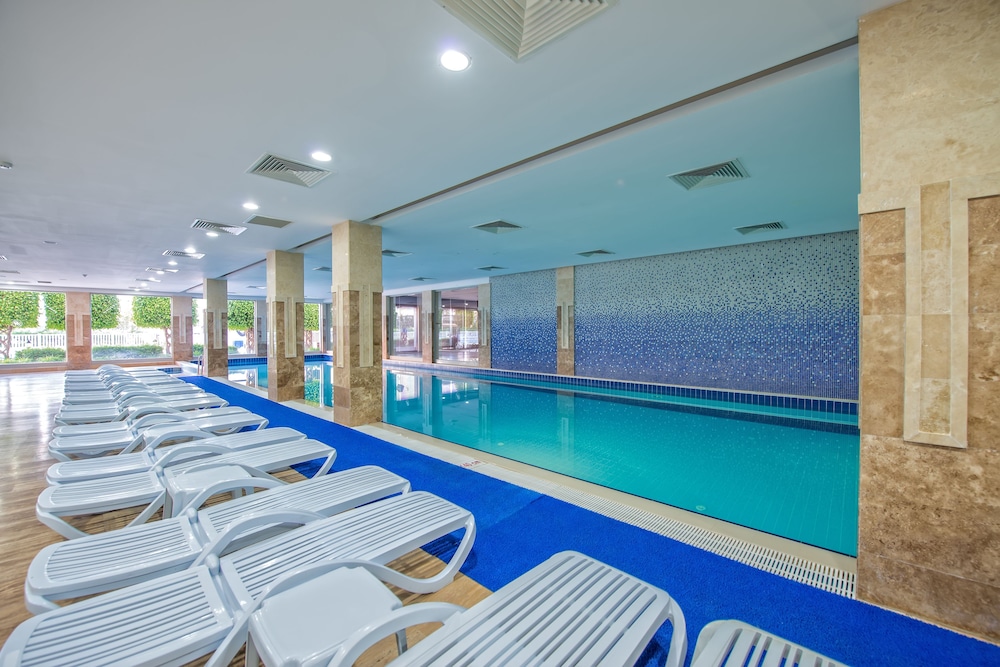 Royal Atlantis Spa & Resort — Swimming pool in Side