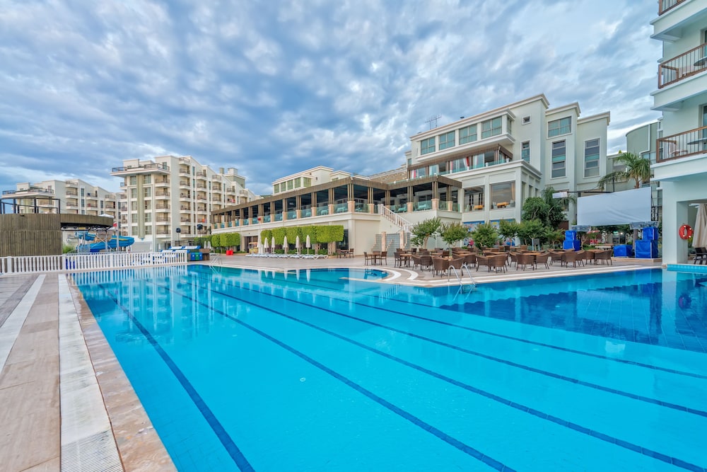Royal Atlantis Spa & Resort — Swimming pool in Side