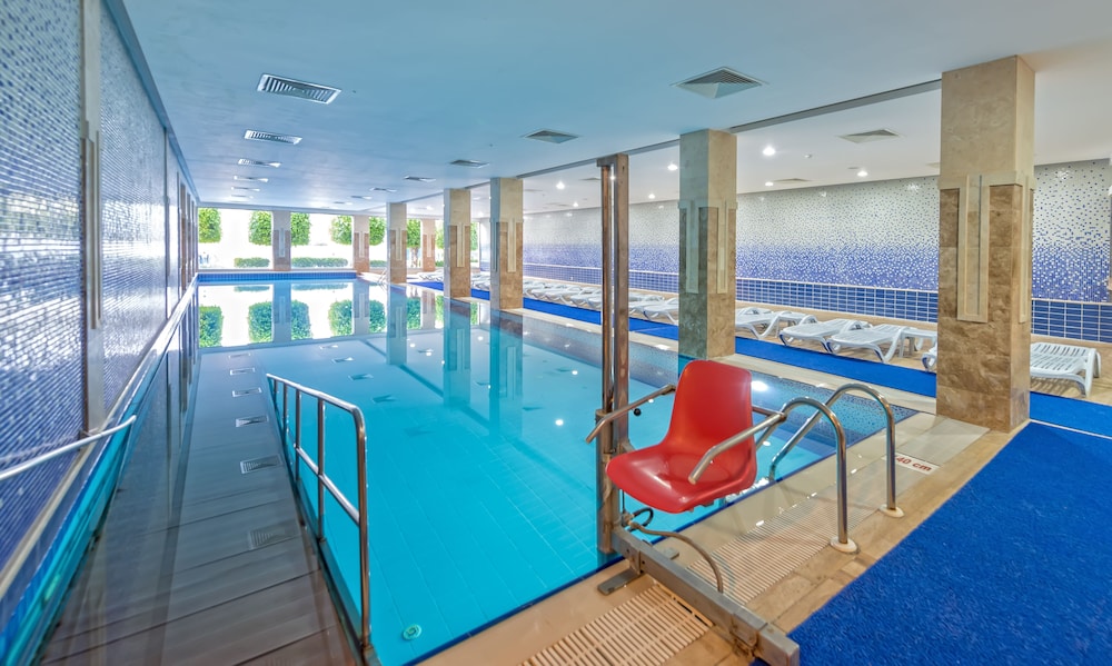 Royal Atlantis Spa & Resort — Swimming pool in Side
