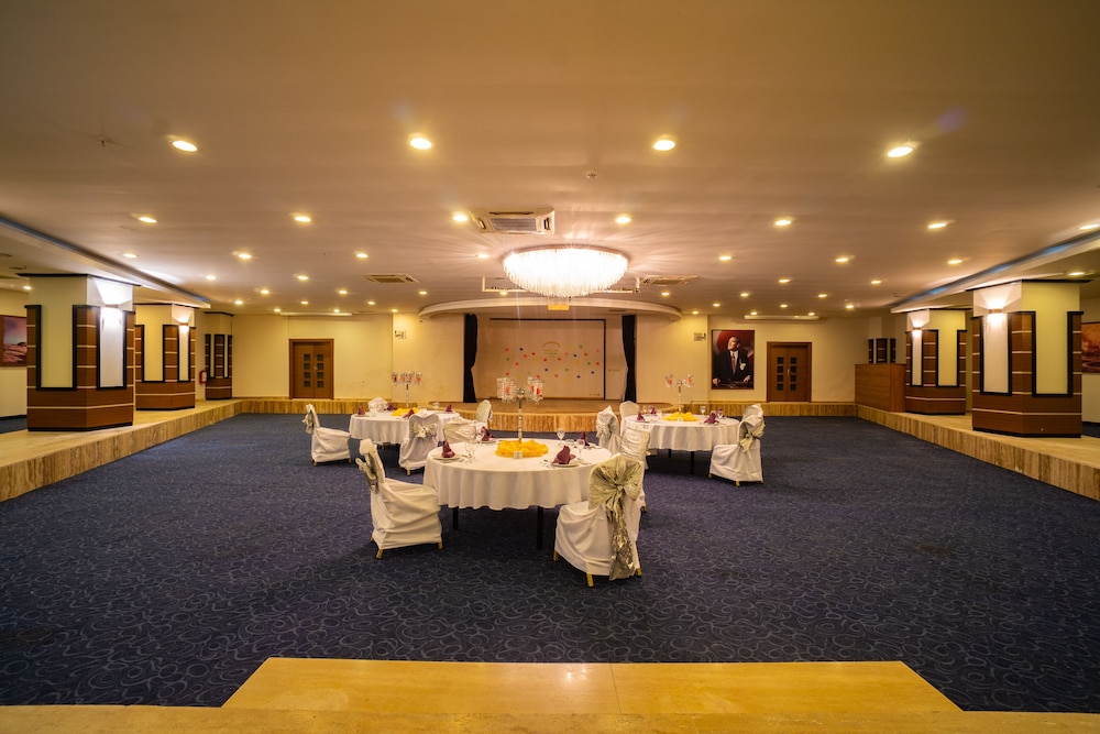 Royal Atlantis Spa & Resort — Hotel building in Side