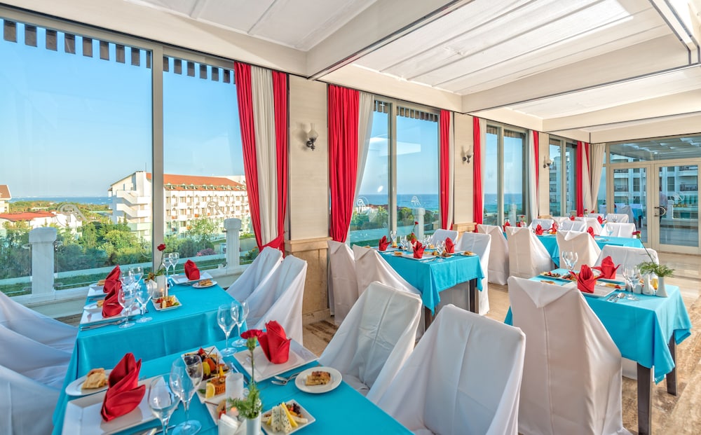 Royal Atlantis Spa & Resort — Restaurant & bars in Side