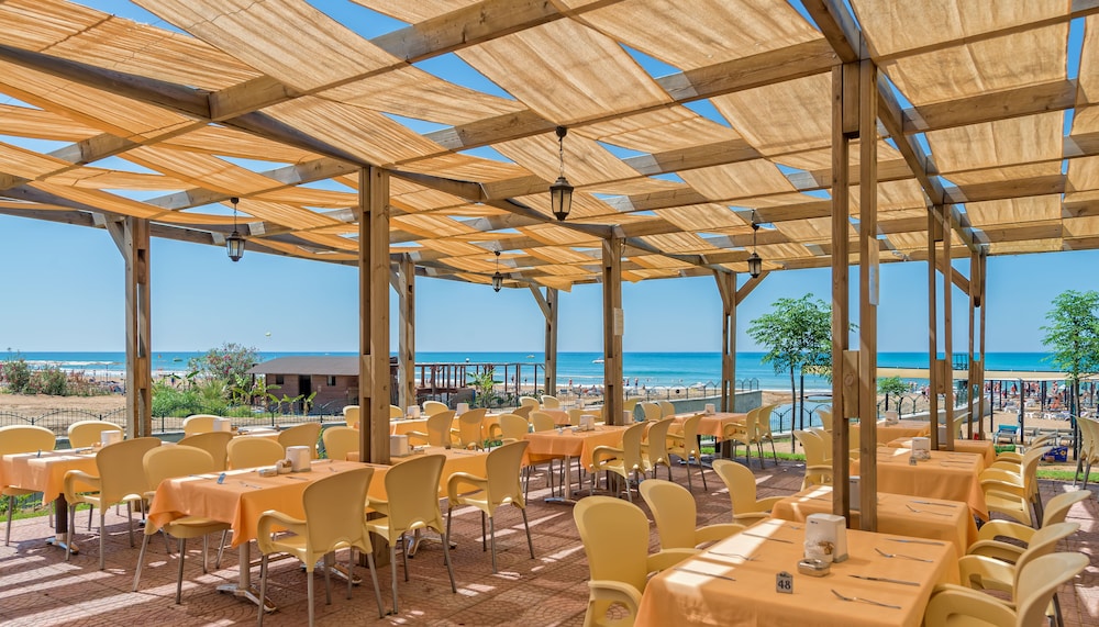 Royal Atlantis Spa & Resort — Restaurant & bars in Side
