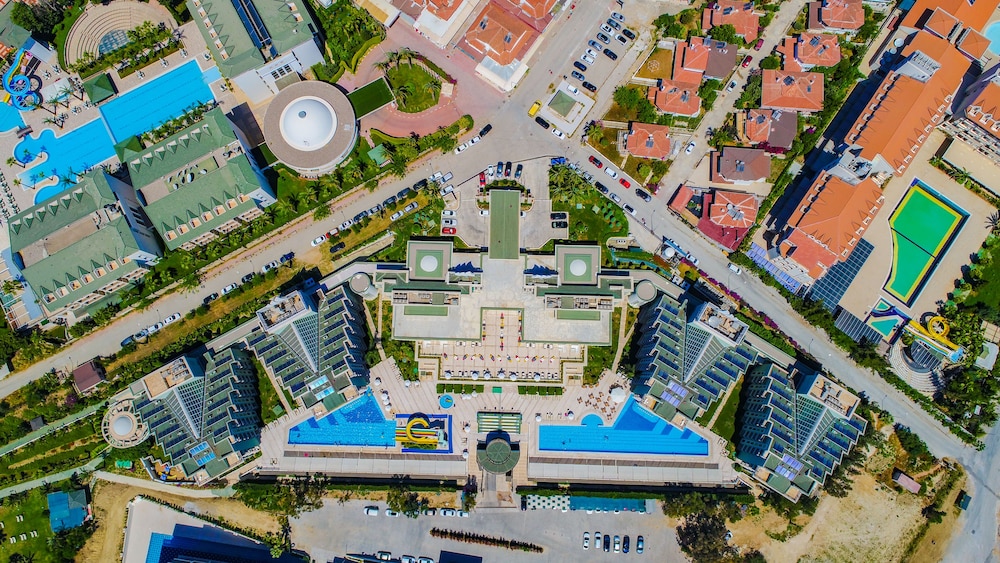 Royal Atlantis Spa & Resort — Hotel building in Side