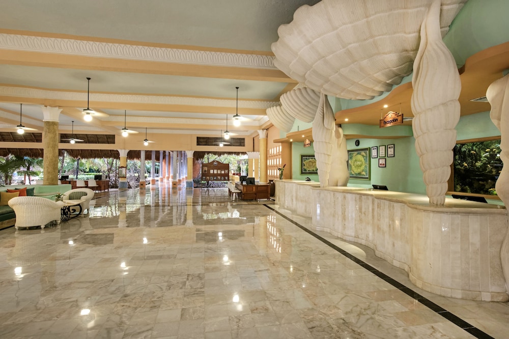 Iberostar Waves Paraíso del Mar - All Inclusive — Hotel building in Playa del Carmen, Quintana Roo