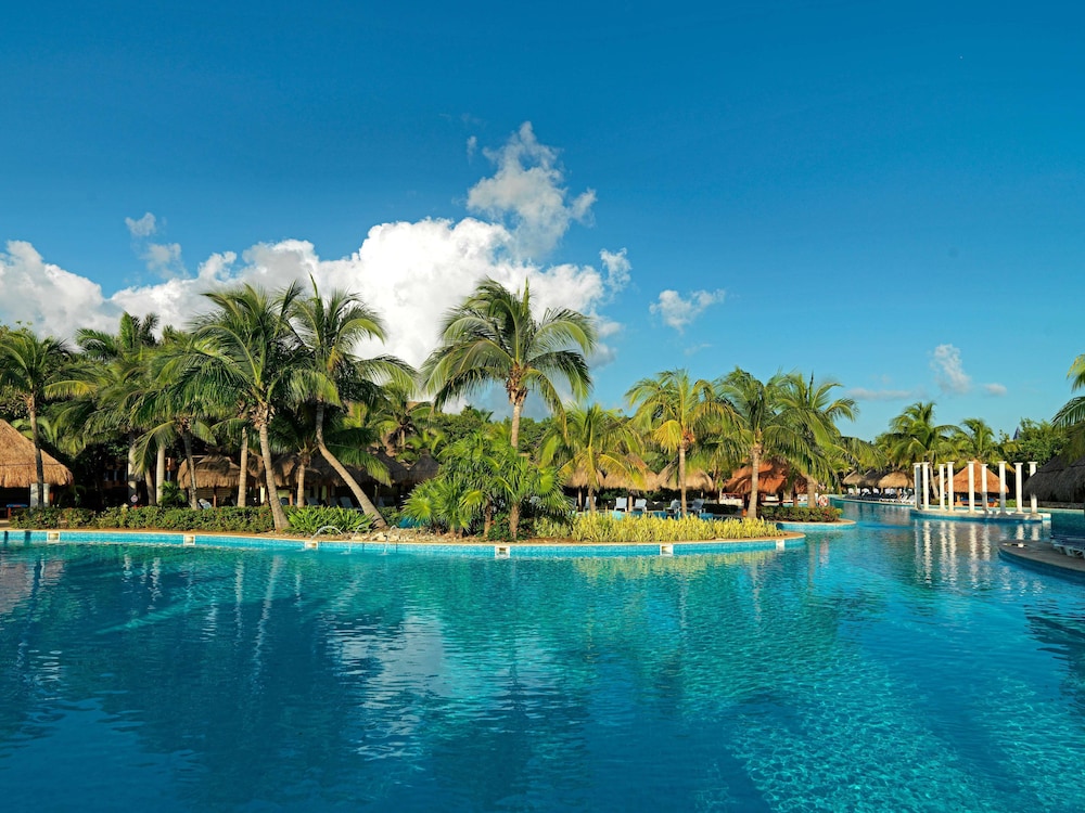 Iberostar Waves Paraíso del Mar - All Inclusive — Swimming pool in Playa del Carmen, Quintana Roo