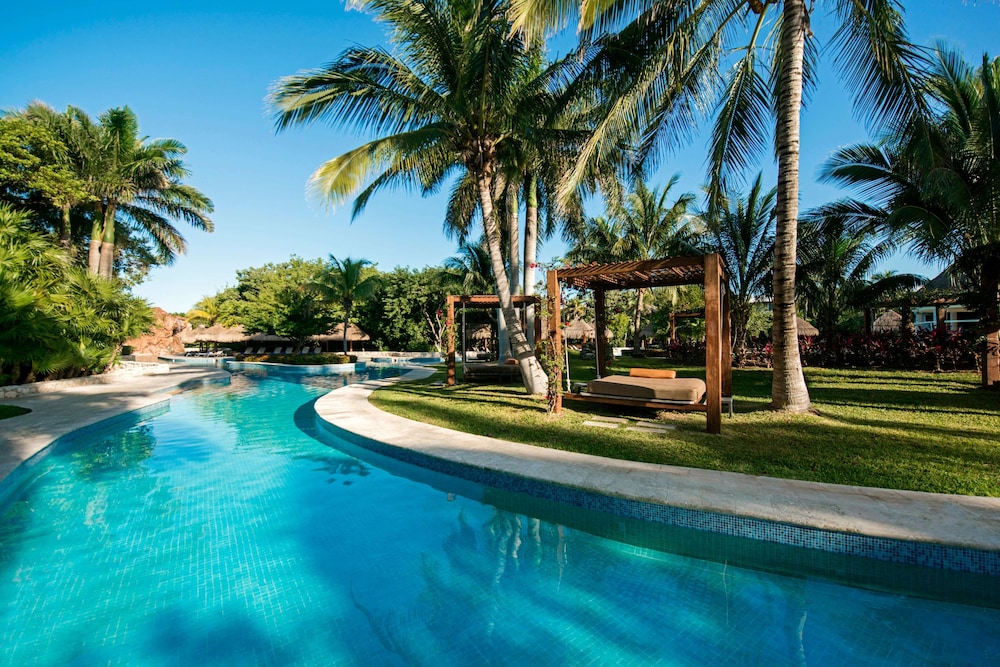 Iberostar Waves Paraíso del Mar - All Inclusive — Swimming pool in Playa del Carmen, Quintana Roo
