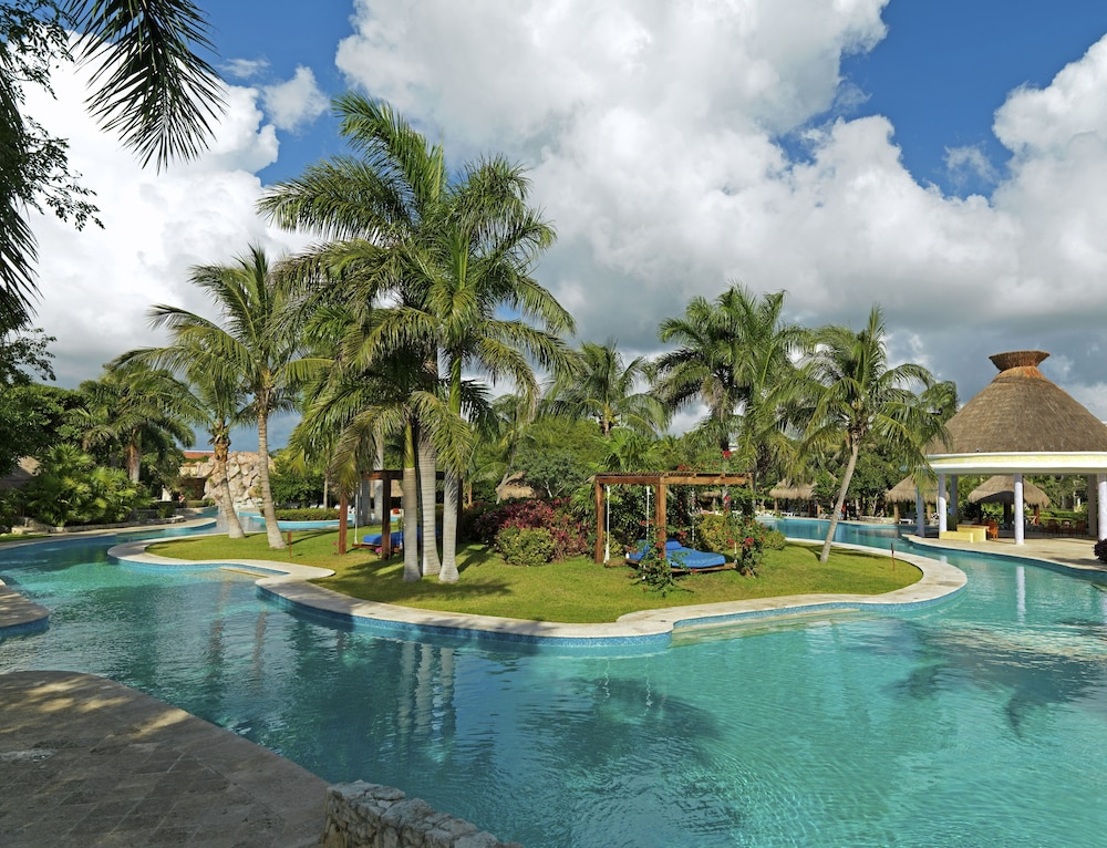 Iberostar Waves Paraíso del Mar - All Inclusive — Swimming pool in Playa del Carmen, Quintana Roo