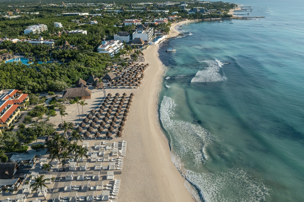 Iberostar Waves Paraíso del Mar - All Inclusive — Beach in Playa del Carmen, Quintana Roo