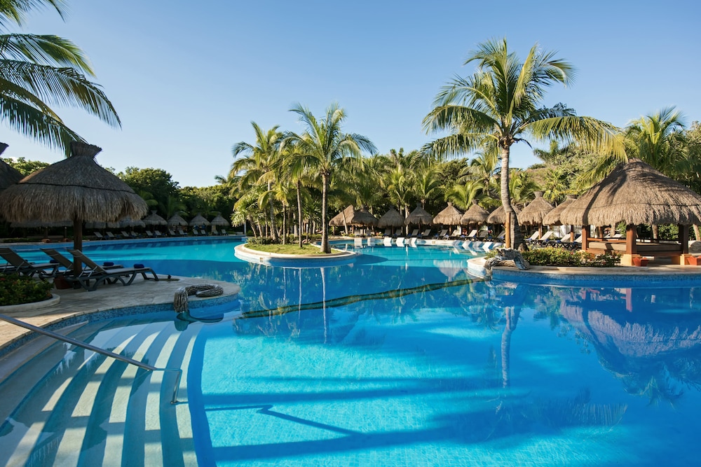 Iberostar Waves Paraíso del Mar - All Inclusive — Swimming pool in Playa del Carmen, Quintana Roo