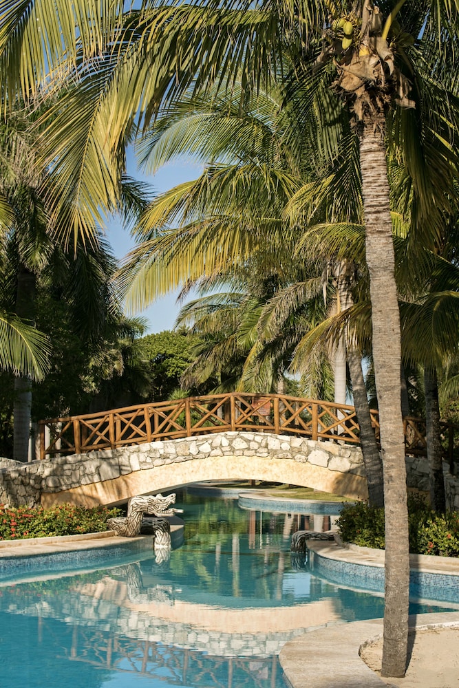 Iberostar Waves Paraíso del Mar - All Inclusive — Swimming pool in Playa del Carmen, Quintana Roo