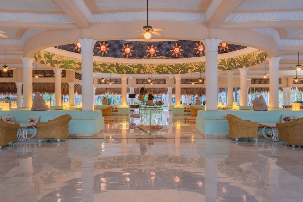 Iberostar Waves Paraíso del Mar - All Inclusive — Hotel building in Playa del Carmen, Quintana Roo