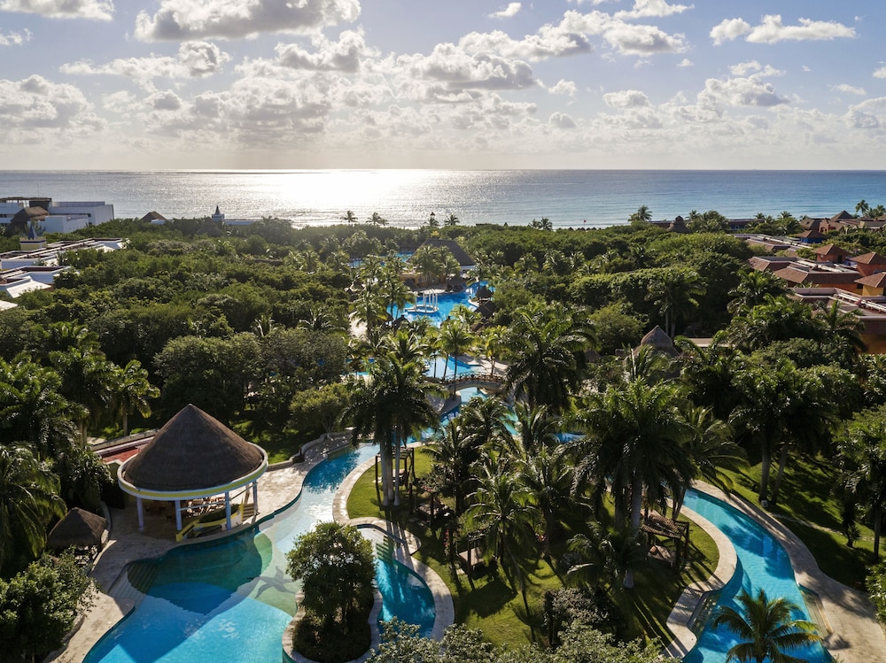 Iberostar Waves Paraíso del Mar - All Inclusive — Swimming pool in Playa del Carmen, Quintana Roo