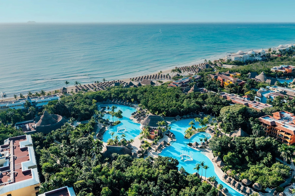 Iberostar Waves Paraíso del Mar - All Inclusive — Swimming pool in Playa del Carmen, Quintana Roo