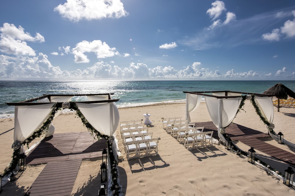 Iberostar Waves Paraíso del Mar - All Inclusive — Beach in Playa del Carmen, Quintana Roo