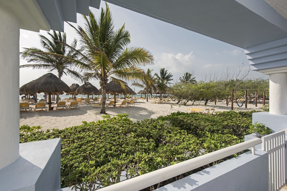 Iberostar Waves Paraíso del Mar - All Inclusive — Beach in Playa del Carmen, Quintana Roo