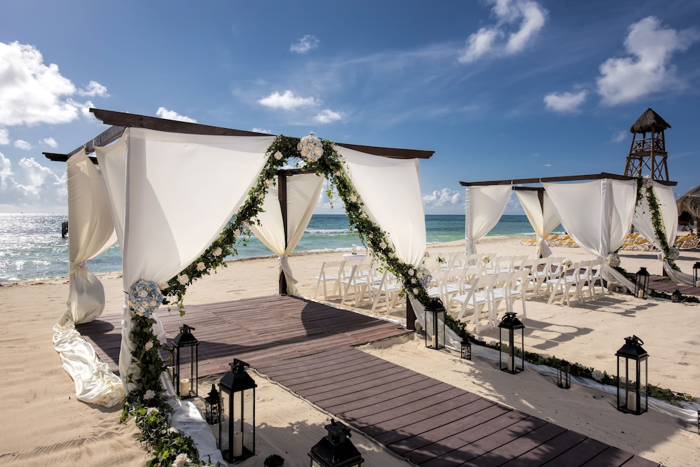 Iberostar Waves Paraíso del Mar - All Inclusive — Hotel building in Playa del Carmen, Quintana Roo
