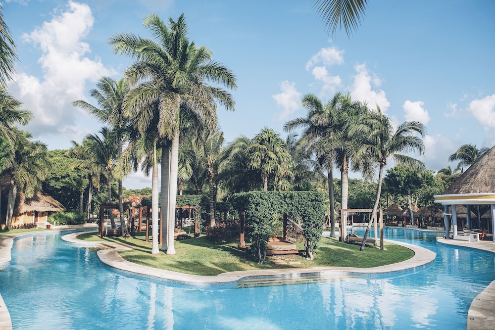 Iberostar Waves Paraíso del Mar - All Inclusive — Swimming pool in Playa del Carmen, Quintana Roo