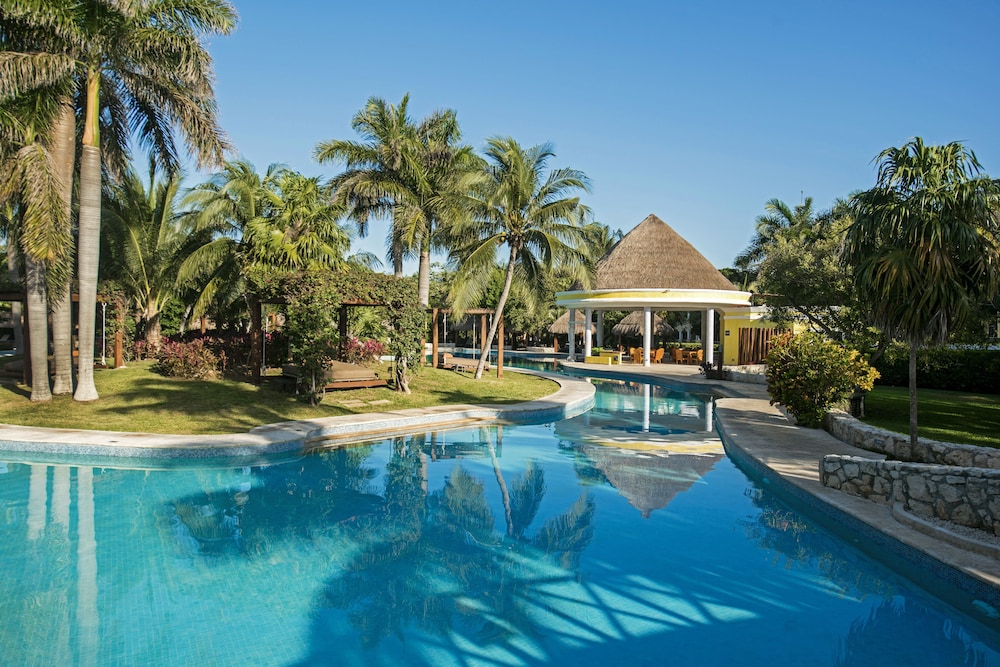 Iberostar Waves Paraíso del Mar - All Inclusive — Swimming pool in Playa del Carmen, Quintana Roo