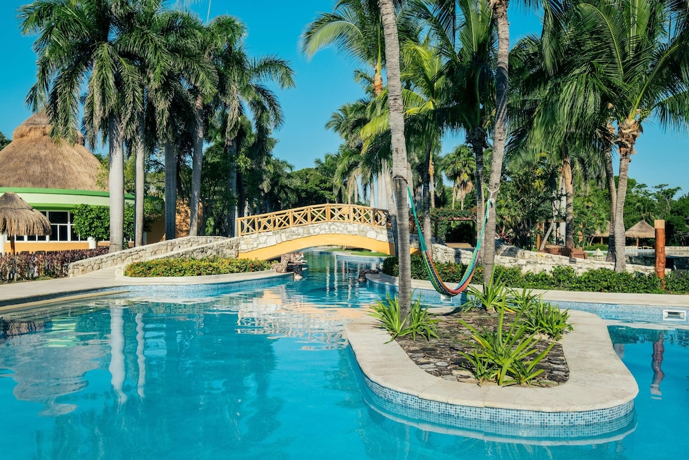 Iberostar Waves Paraíso del Mar - All Inclusive — Swimming pool in Playa del Carmen, Quintana Roo