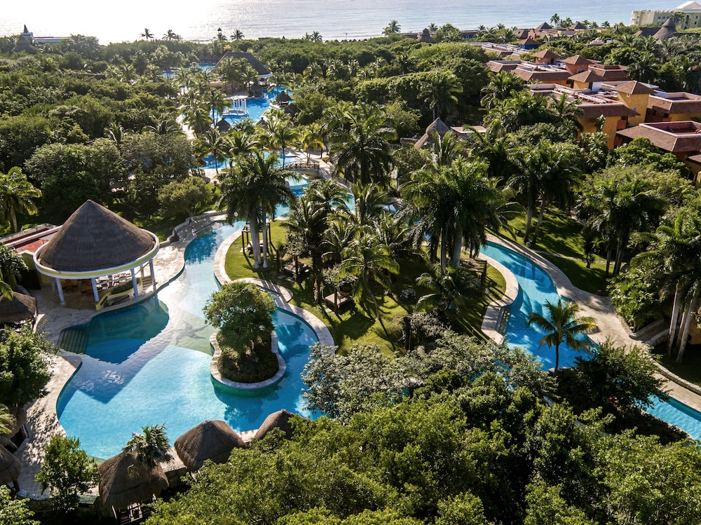 Iberostar Waves Paraíso del Mar - All Inclusive — Swimming pool in Playa del Carmen, Quintana Roo