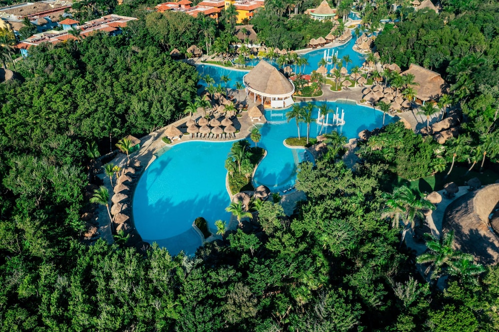 Iberostar Waves Paraíso del Mar - All Inclusive — Swimming pool in Playa del Carmen, Quintana Roo