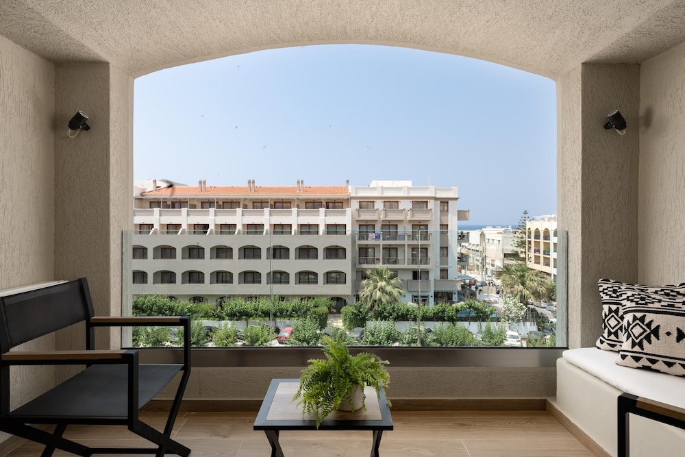 Theartemis Palace — Rooms in Rethymnon