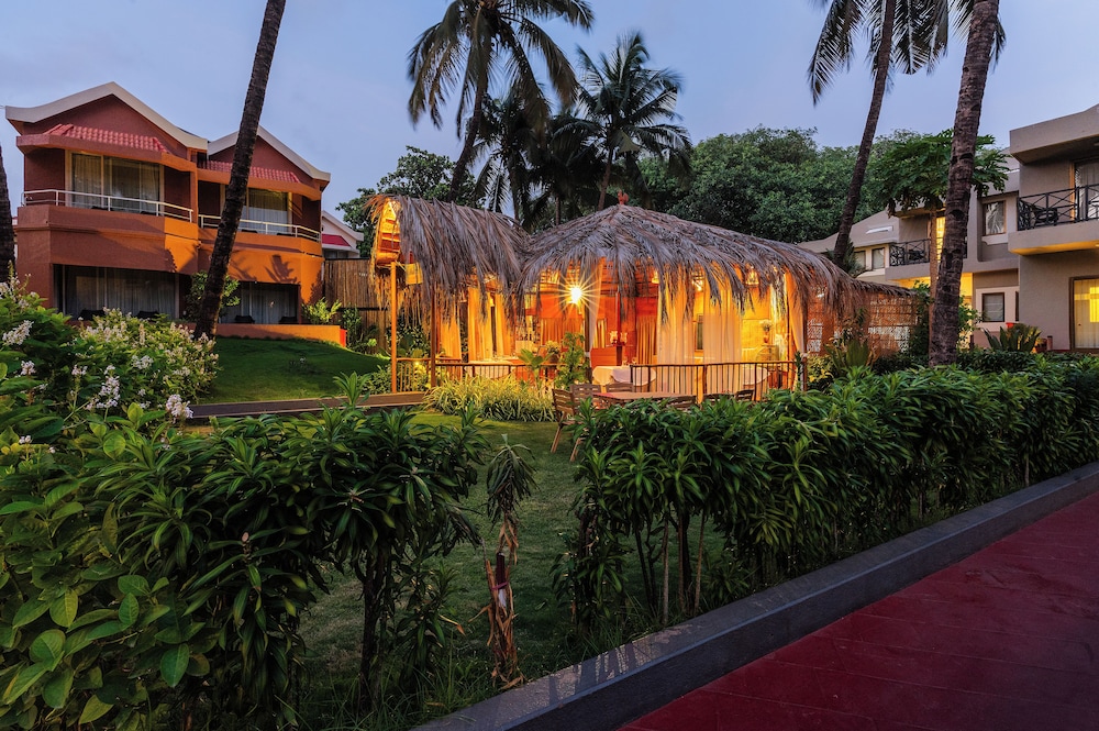 Whispering Palms Beach Resort — Restaurant & bars in Candolim, Goa