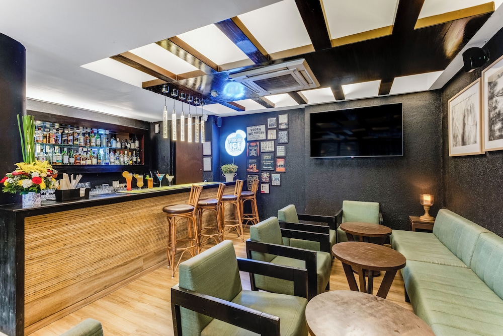 Whispering Palms Beach Resort — Restaurant & bars in Candolim, Goa