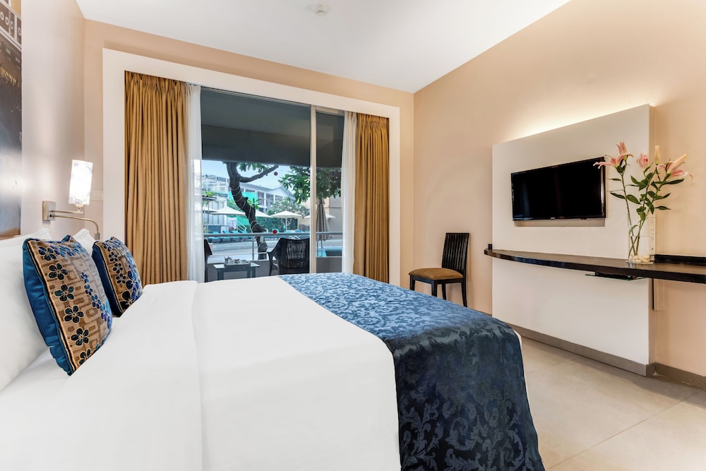 Whispering Palms Beach Resort — Hotel rooms in Candolim, Goa