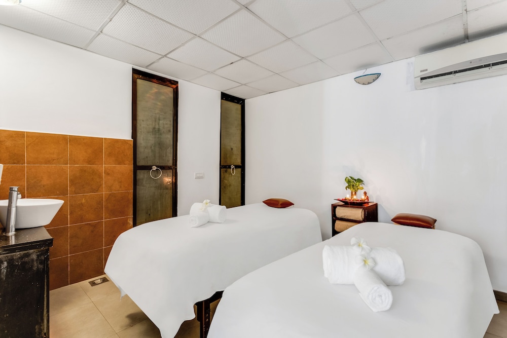Whispering Palms Beach Resort — Spa in Candolim, Goa