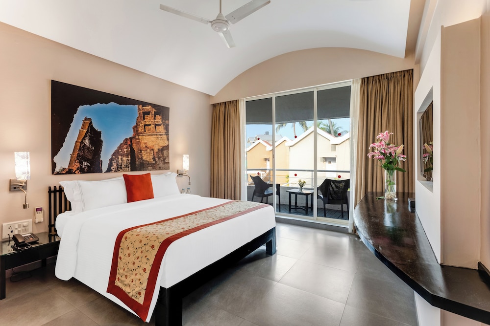 Whispering Palms Beach Resort — Hotel rooms in Candolim, Goa