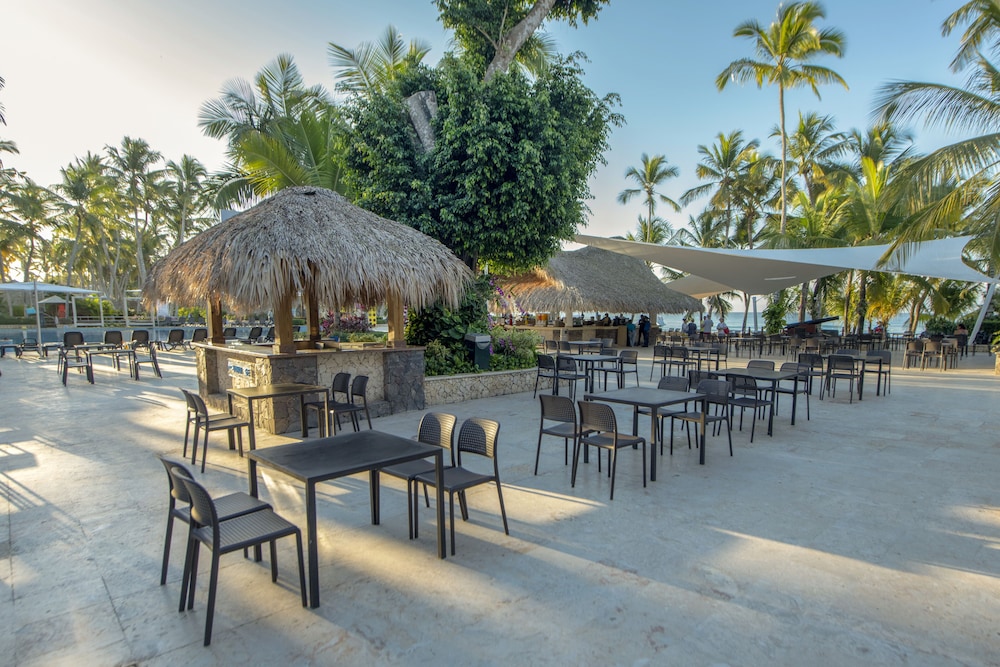 Viva Dominicus Palace by Wyndham, A Trademark Resort — Restaurant & bars in Bayahibe, La Altagracia
