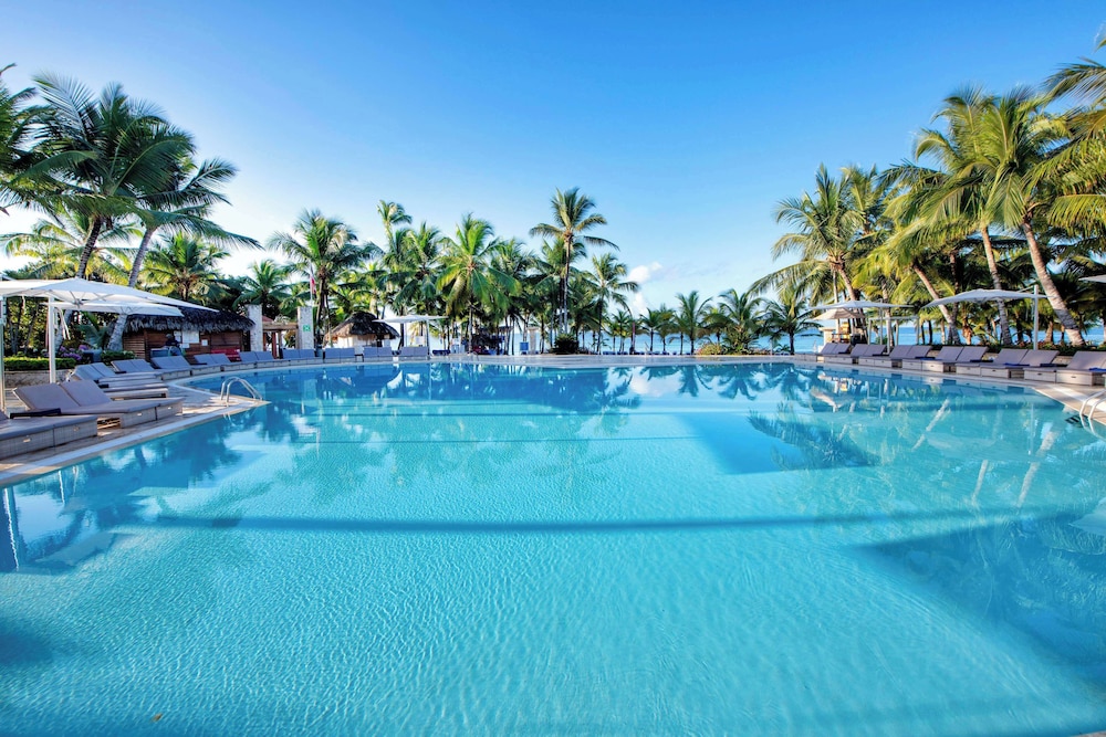 Viva Dominicus Palace by Wyndham, A Trademark Resort — Swimming pool in Bayahibe, La Altagracia