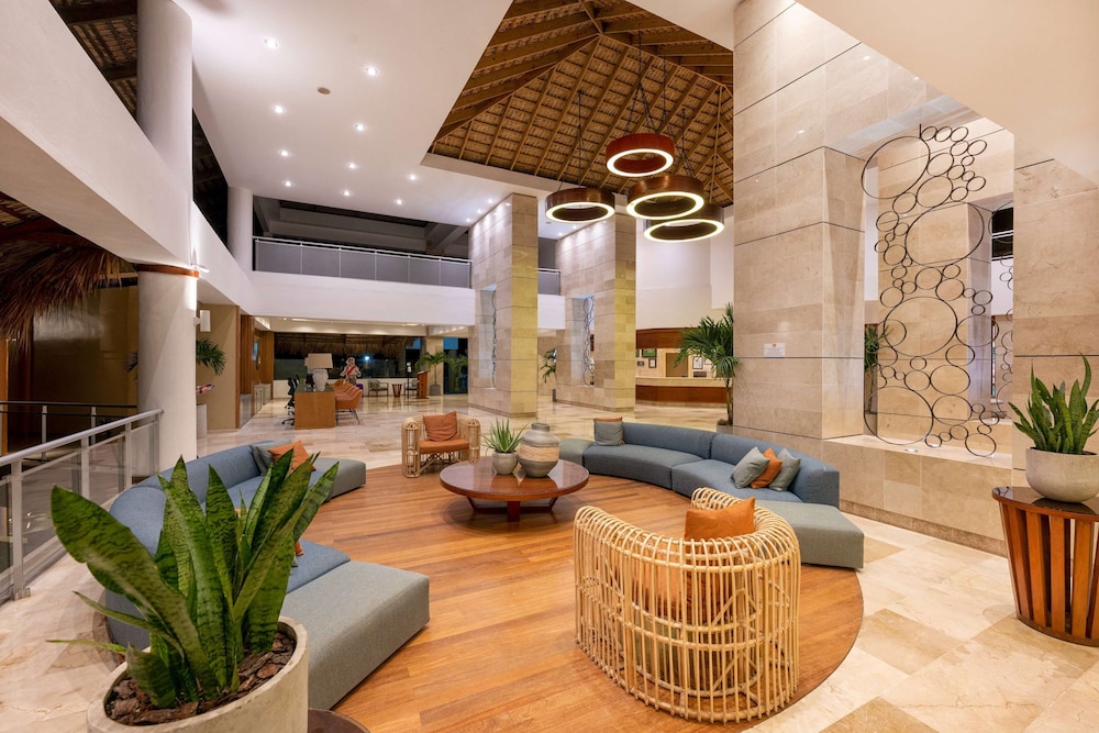 Viva Dominicus Palace by Wyndham, A Trademark Resort — Hotel building in Bayahibe, La Altagracia