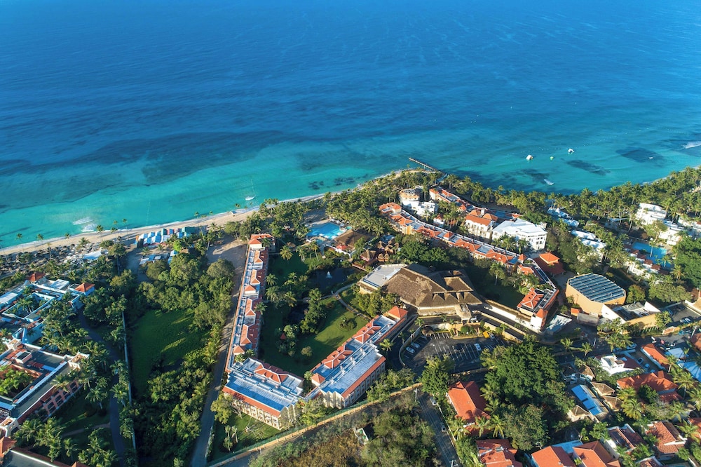 Viva Dominicus Palace by Wyndham, A Trademark Resort — Hotel building in Bayahibe, La Altagracia