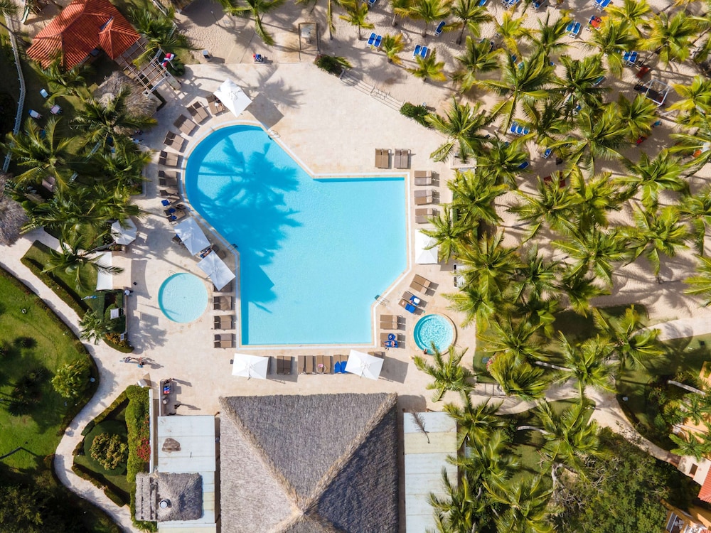 Viva Dominicus Palace by Wyndham, A Trademark Resort — Swimming pool in Bayahibe, La Altagracia