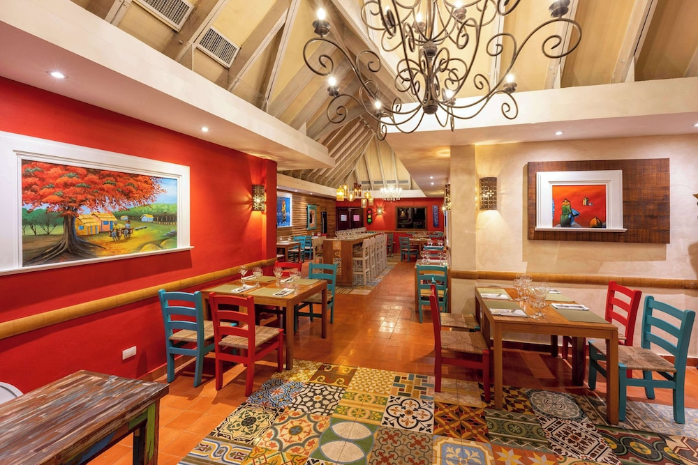 Viva Dominicus Palace by Wyndham, A Trademark Resort — Restaurant & bars in Bayahibe, La Altagracia