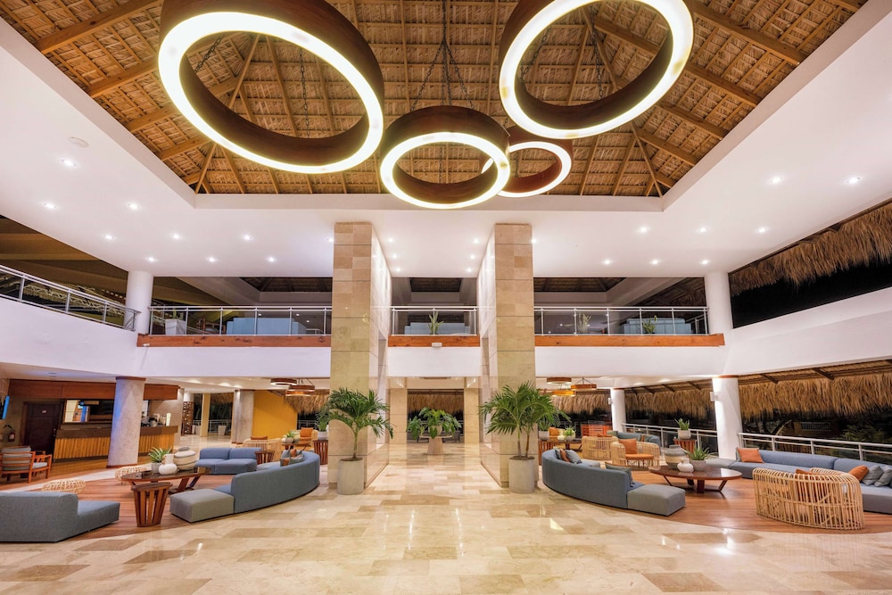 Viva Dominicus Palace by Wyndham, A Trademark Resort — Hotel building in Bayahibe, La Altagracia